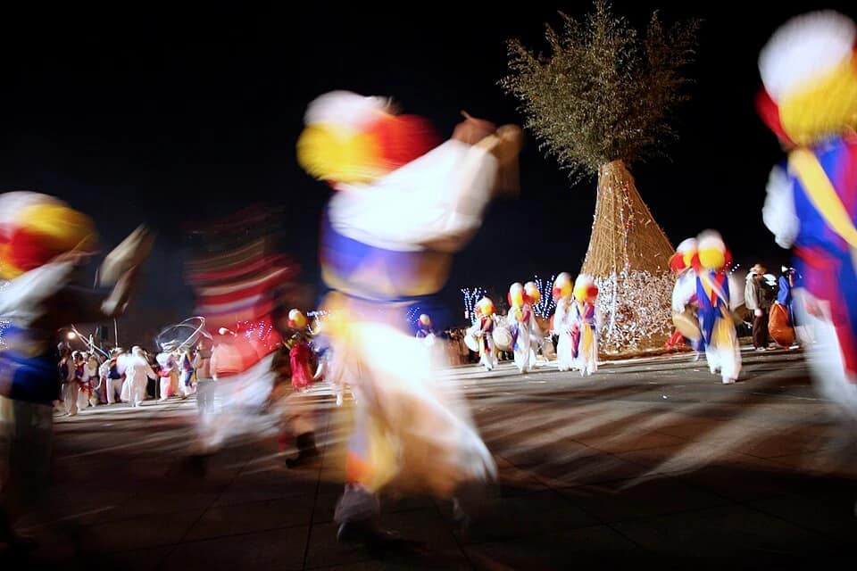 Korea-Daeboreumnal-Full_Moon_Festival-23