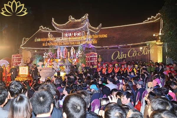 lễ phát lương đền trần
