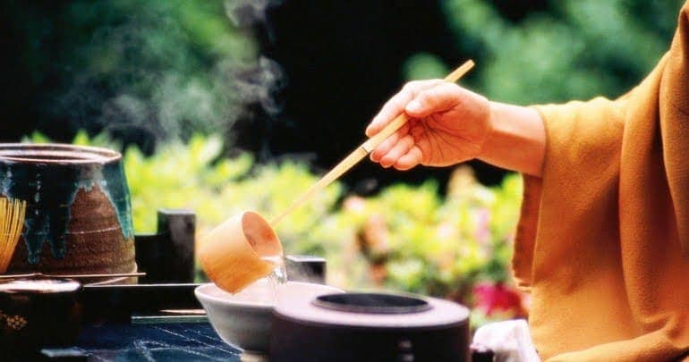 Trà Thơm Phải Hãm Nước Sôi, Người Muốn Vang Danh Phải Qua Tôi Luyện